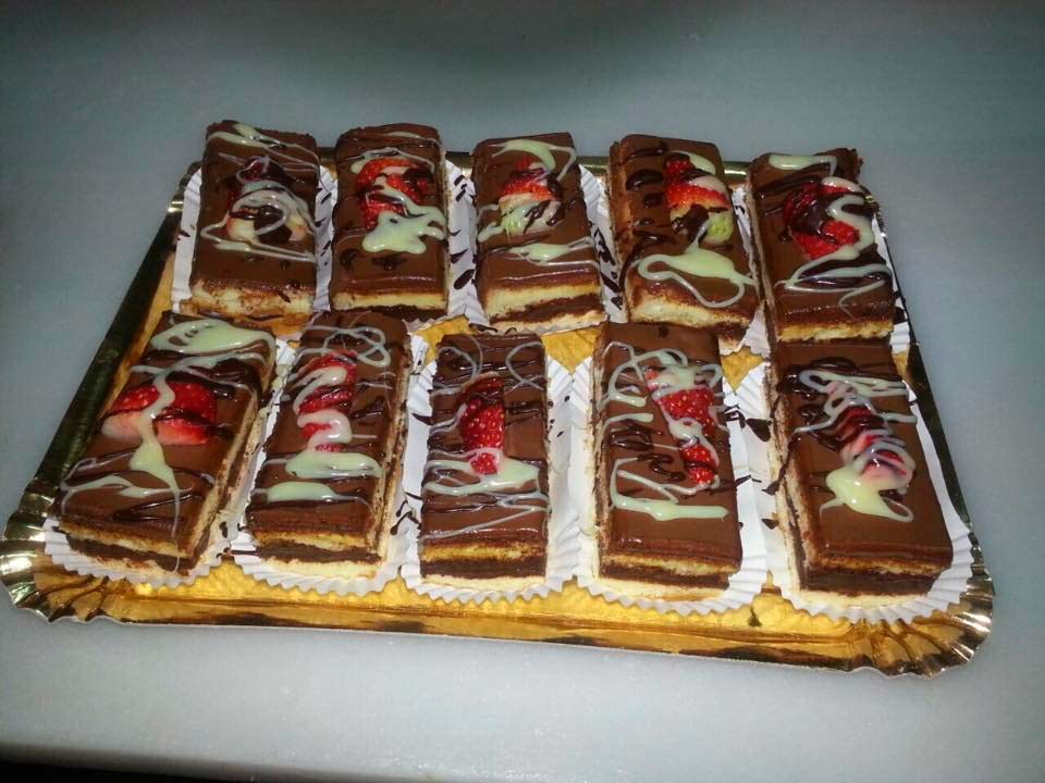 Pastelería Forn de C'al Rei bandeja con porciones de torta